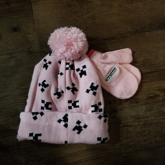 Minecraft creeper toque (hat) and glove set - Picture 2 of 3